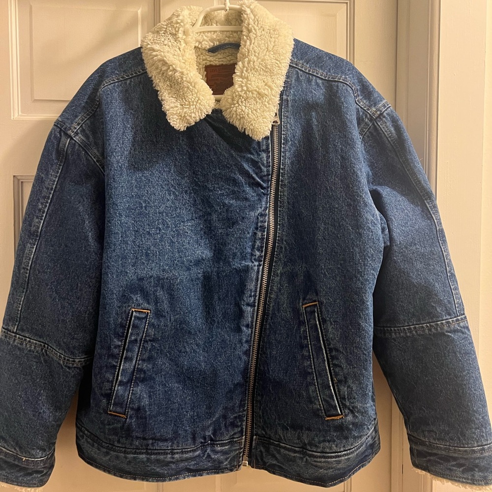 Levi's Cream Sherpa-Lined Jacket with Dark Blue Denim Trim - Picture 2 of 9